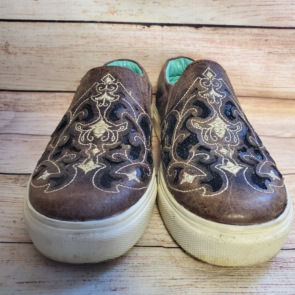 Corral Womens size 6.5 Brown with Black Sequin Inlay & Embroidery Sneakers E1560